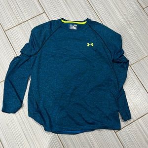 Lightly worn under armour shirt size XL